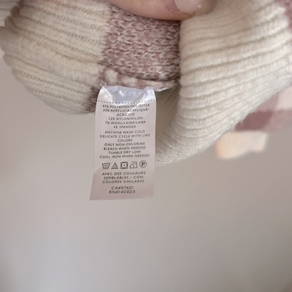 LOFT Plaid V-Neck Sweater - Picture 5 of 5